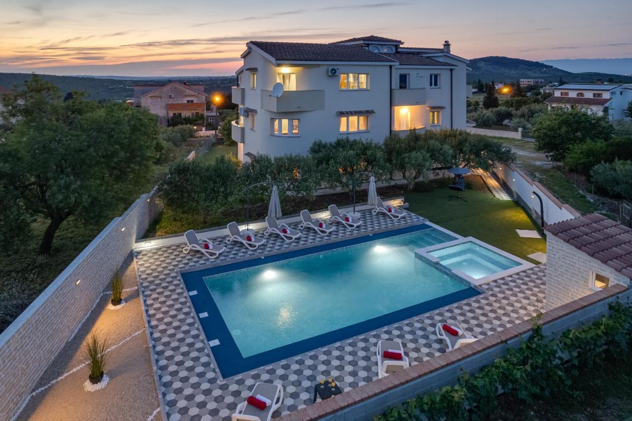 Apartment Miruna S Bazenom Donje Rastane Esterno foto