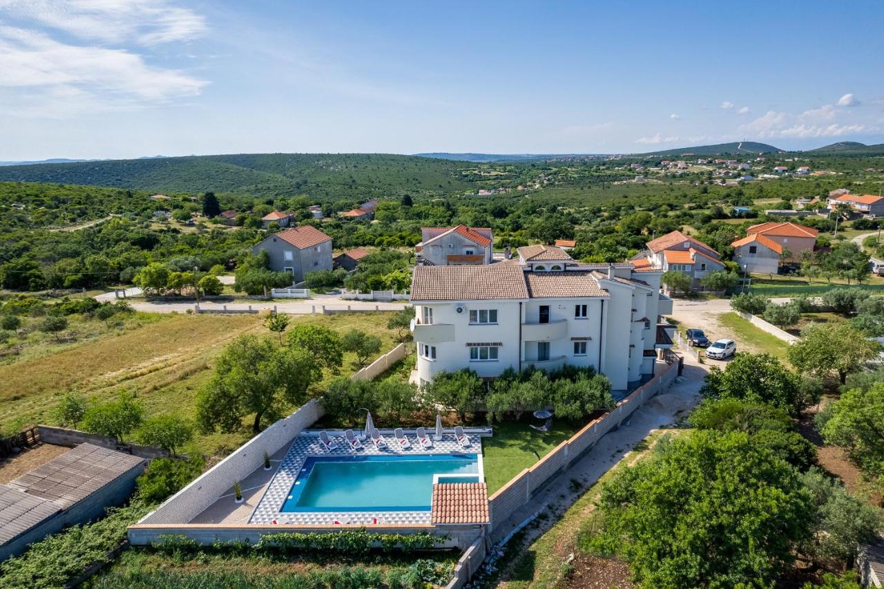 Apartment Miruna S Bazenom Donje Rastane Esterno foto