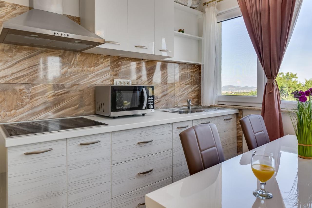 Apartment Miruna S Bazenom Donje Rastane Esterno foto