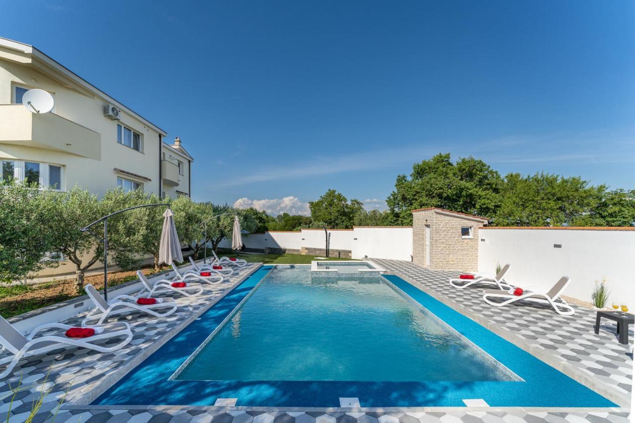 Apartment Miruna S Bazenom Donje Rastane Esterno foto